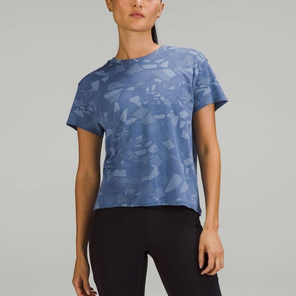 Lululemon Mosaic Multiply Water Drop Blue Linen Train to Be Short Sleeve Shirt 8